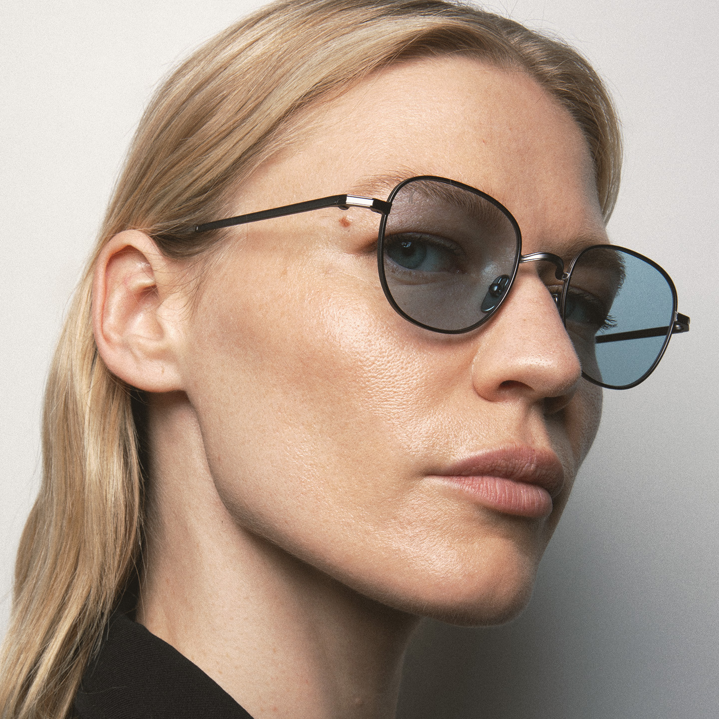 Kaleos Knight Füme Titanyum Fotokromik Unisex Güneş Gözlüğü - Görsel 2